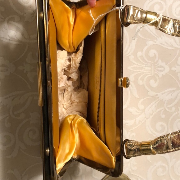 Vintage Gold Purse made in USA by Edwardo - Picture 5 of 7